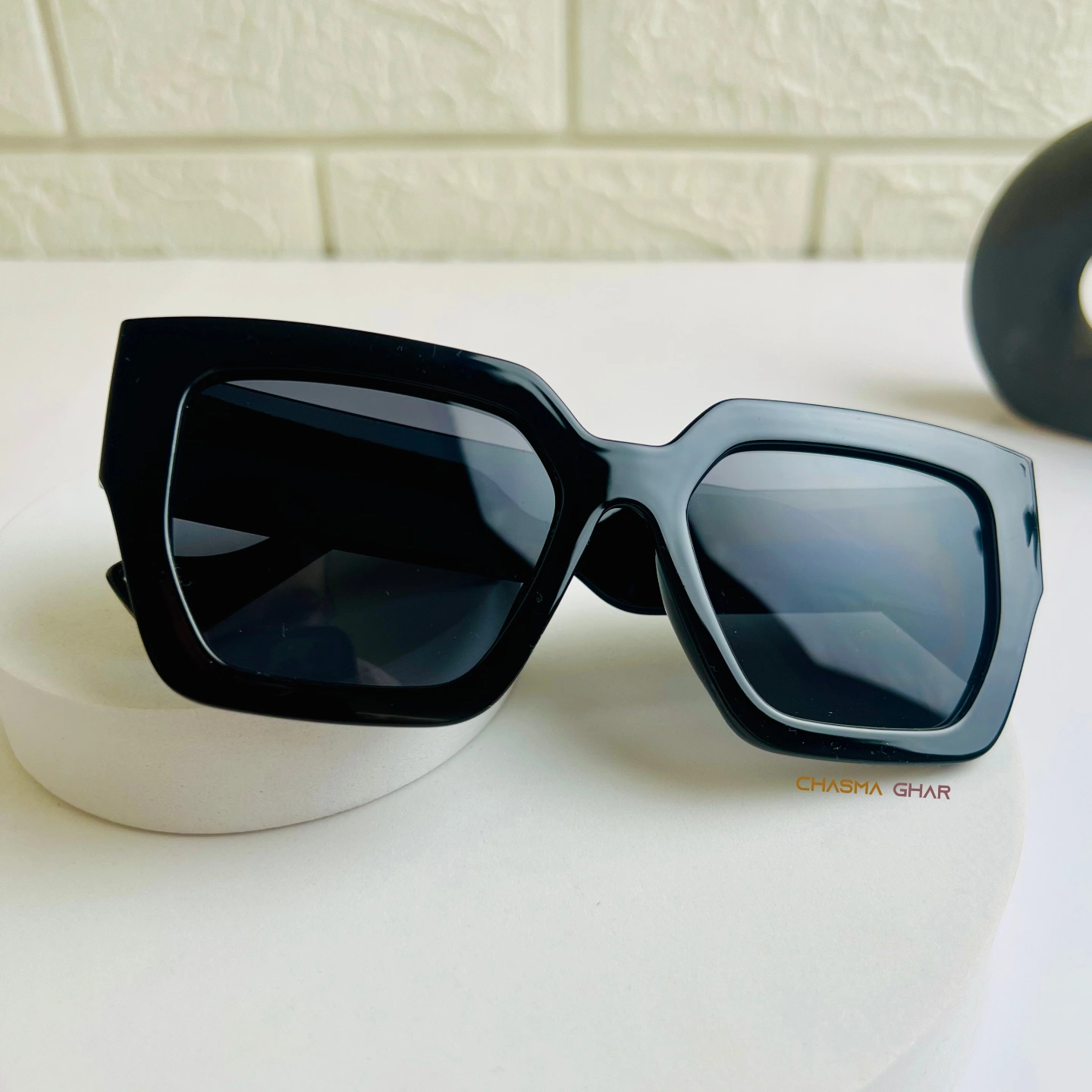 Noir Edge Oversized Sunglasses